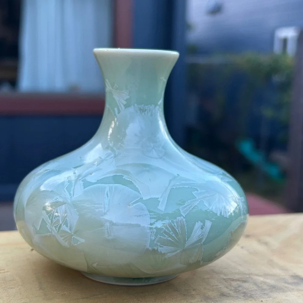 Kinmen Taiwan Crystalline Glaze Porcelain Vase 4.25
